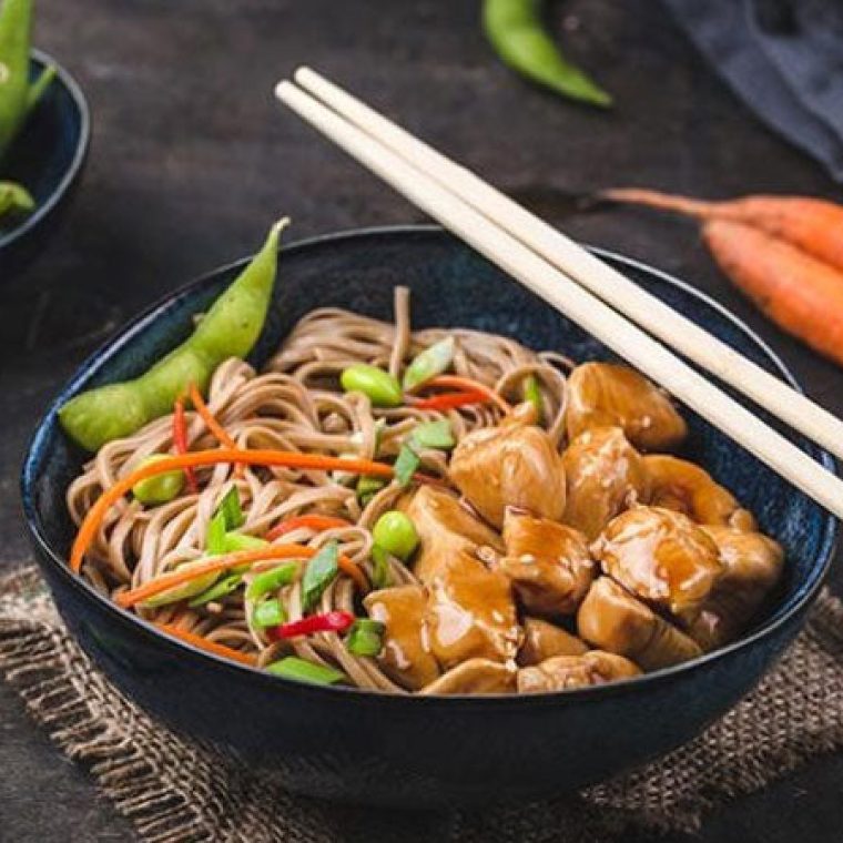 Imagem-banner-receita-Noodles-Com-Frango-E-Vegetais