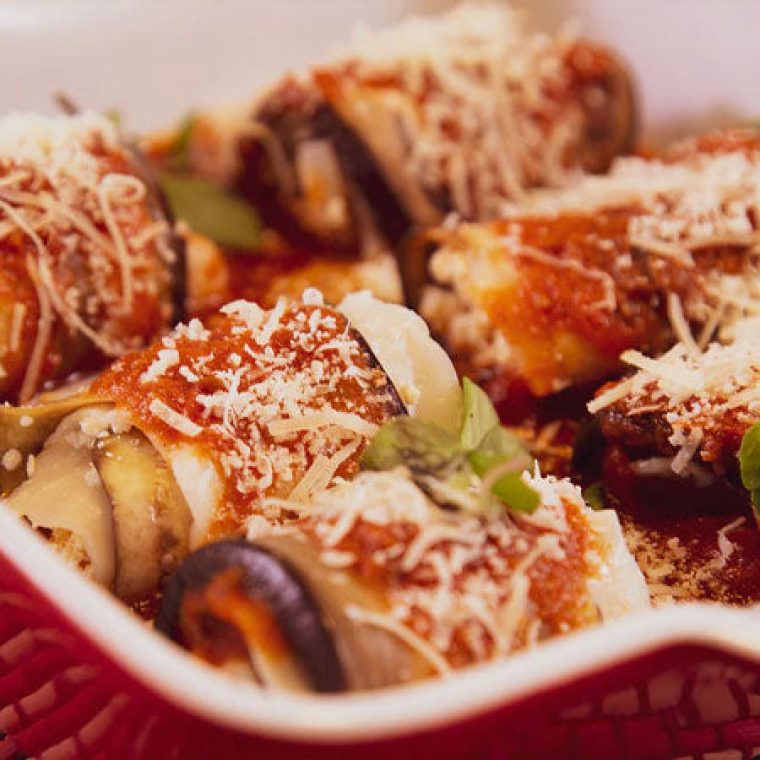 Imagem-banner-receita-Rondelli-De-Berinjela-Com-Queijo-E-Molho-De-Tomate