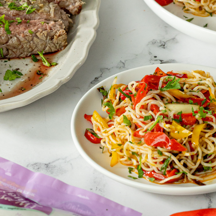 NOODLES_COM_PIMENTOES_ASSADO